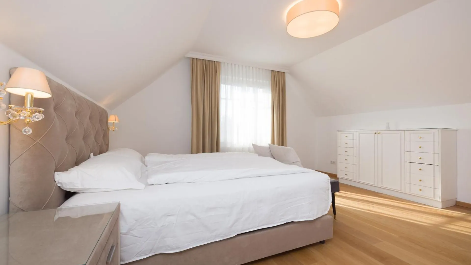 Pension Garden Vienna 0*,  Austria