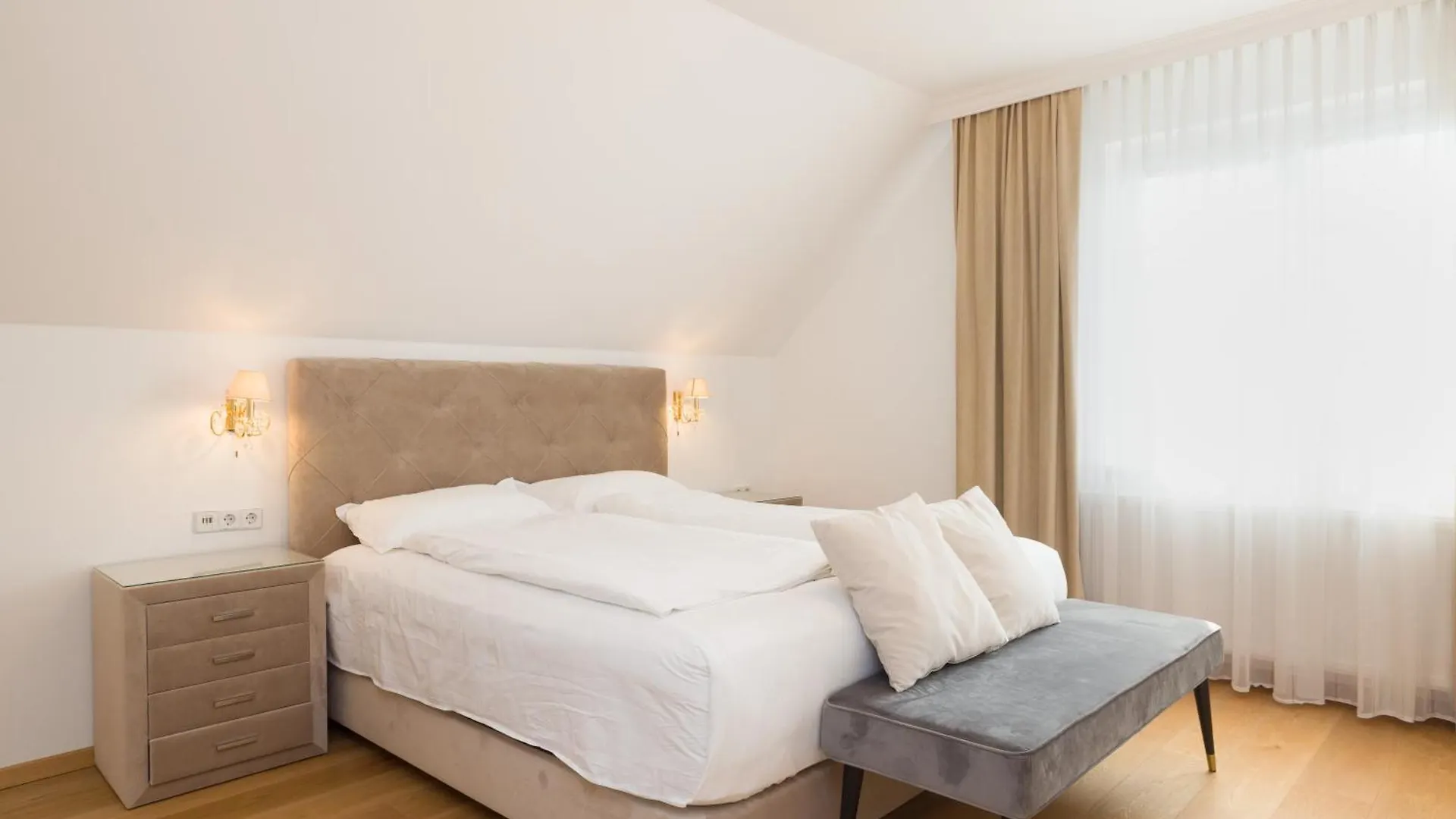 Pension Garden Vienna 0*,  Austria