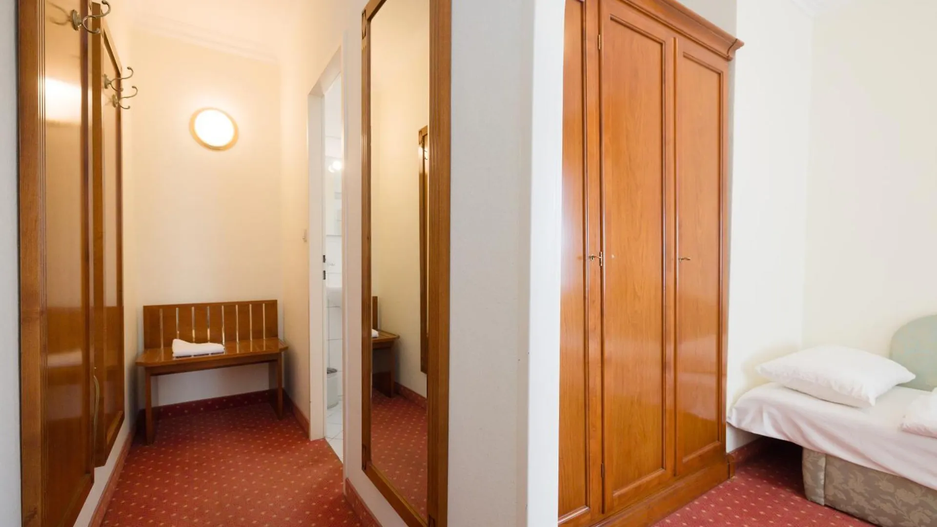 Pension Garden Vienna Guest house