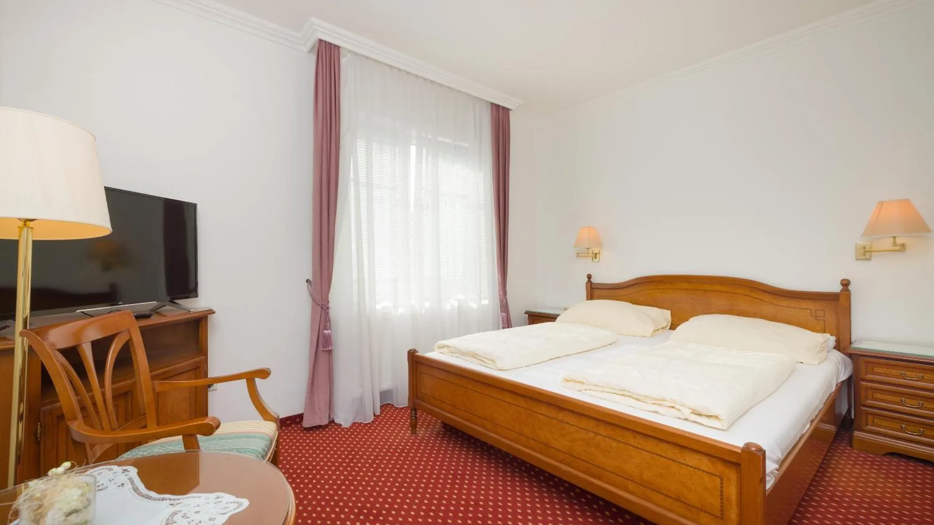 Pension Garden Vienna 0*,
